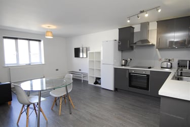 2 bed flat, Belgrave Lane, Mutley, Plymouth, PL47DA - Image 1